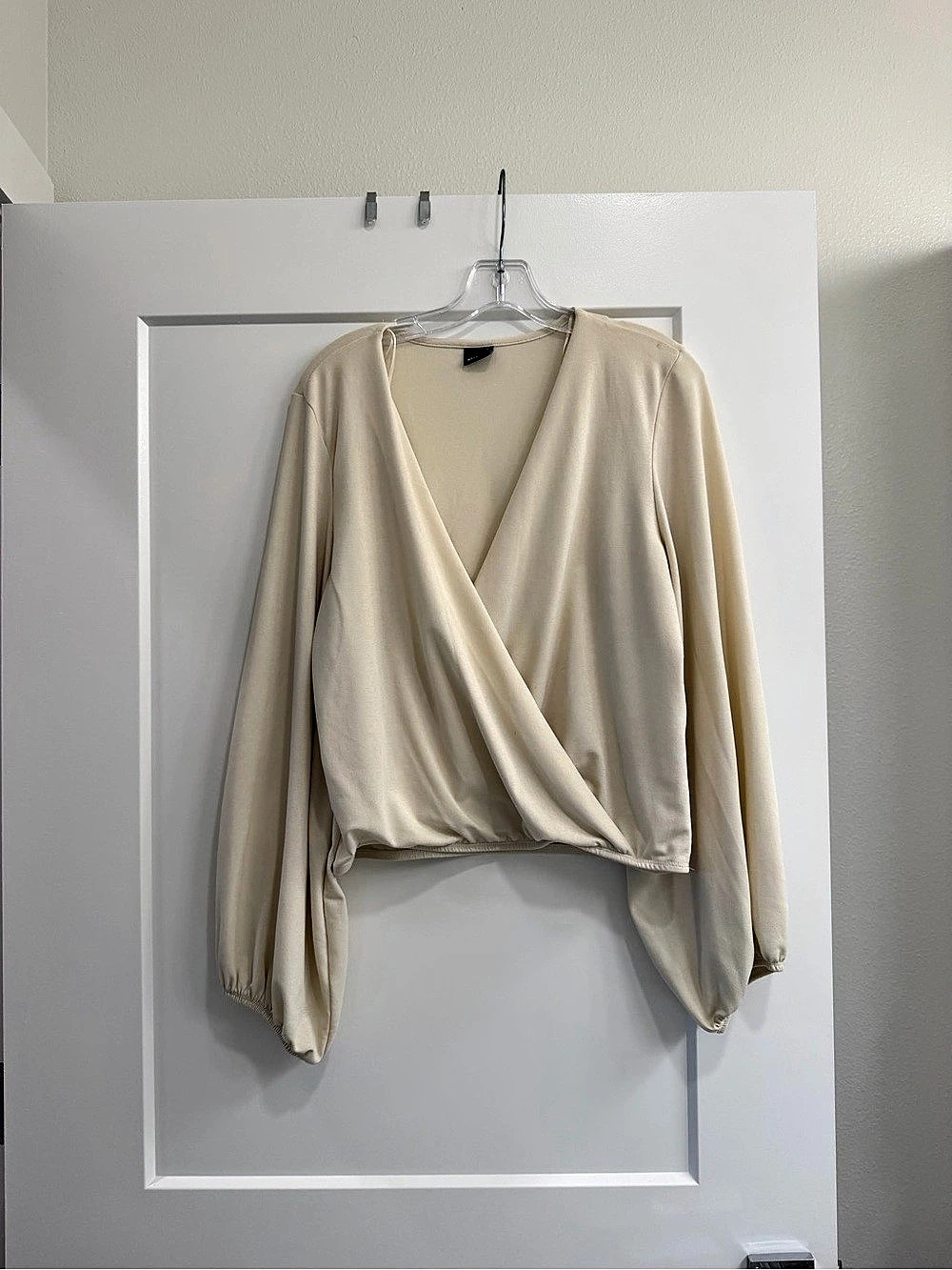 ginatricot Wrap Front Long Sleeve Blouse in Cream Large Like New